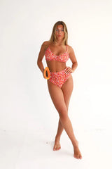 Pink Garden läpiruskettava bikiniyläosa pyöreällä pääntiellä